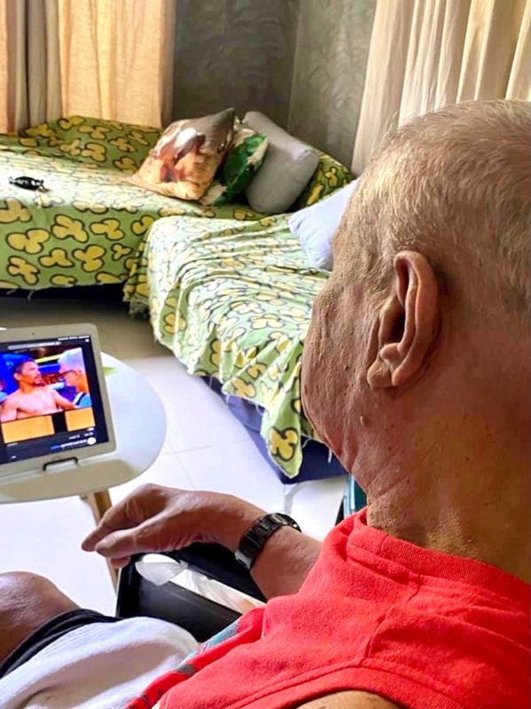 Seventy-eight year old Rogelio Guadana says Pacquiao is a true legend who shows what sportsmanship is. INQUIRER/Elton Lugay 