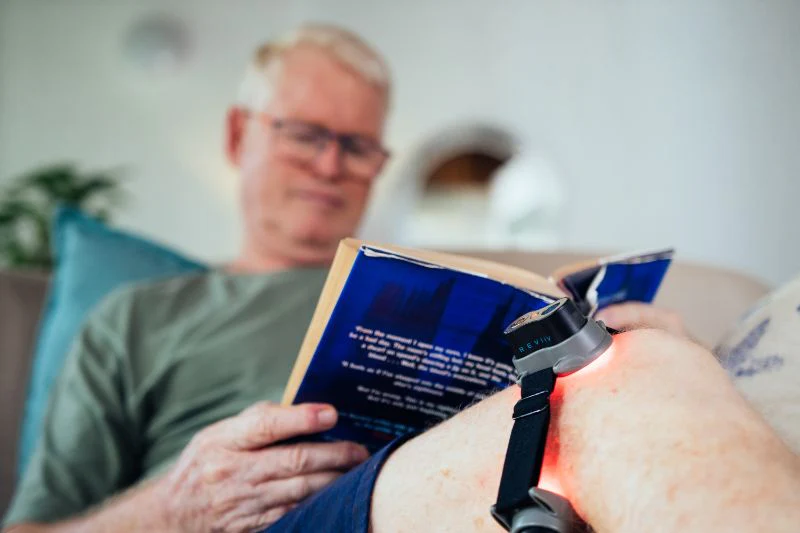 Kineon MOVE+ Pro used in daily routines to manage knee pain at home.