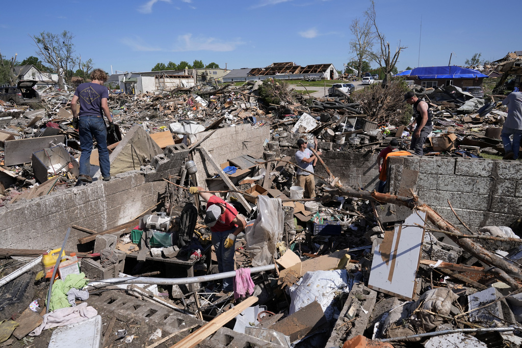 How to stay safe when a tornado hits