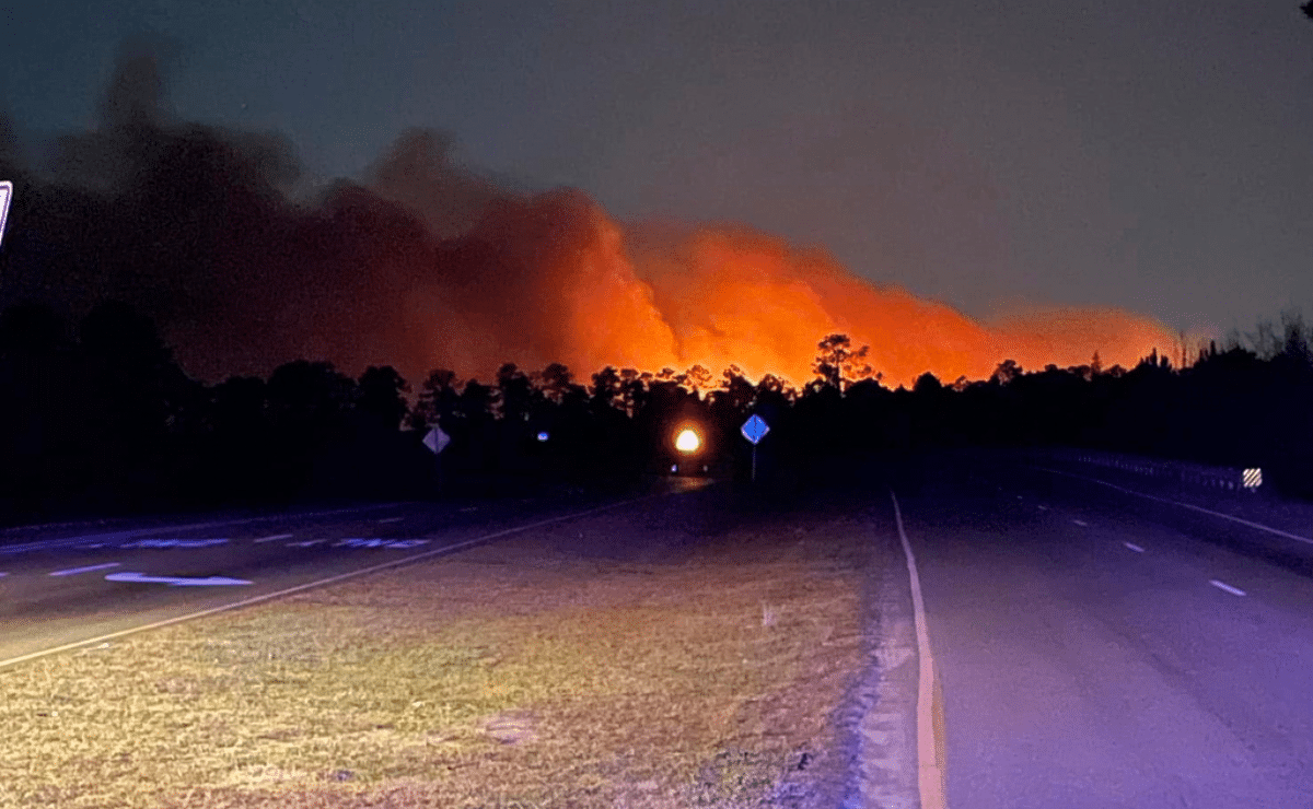 Crews battle wildfires in North and South Carolina amid dry conditions