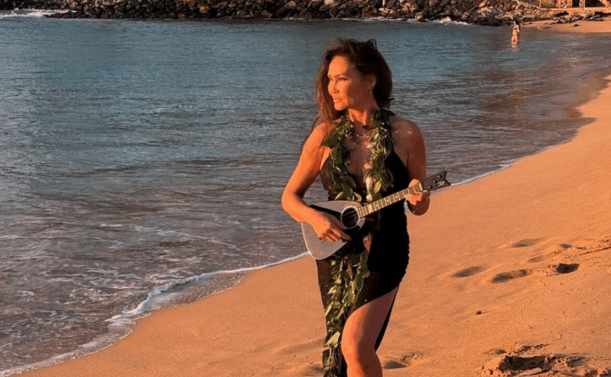Tia Carrere